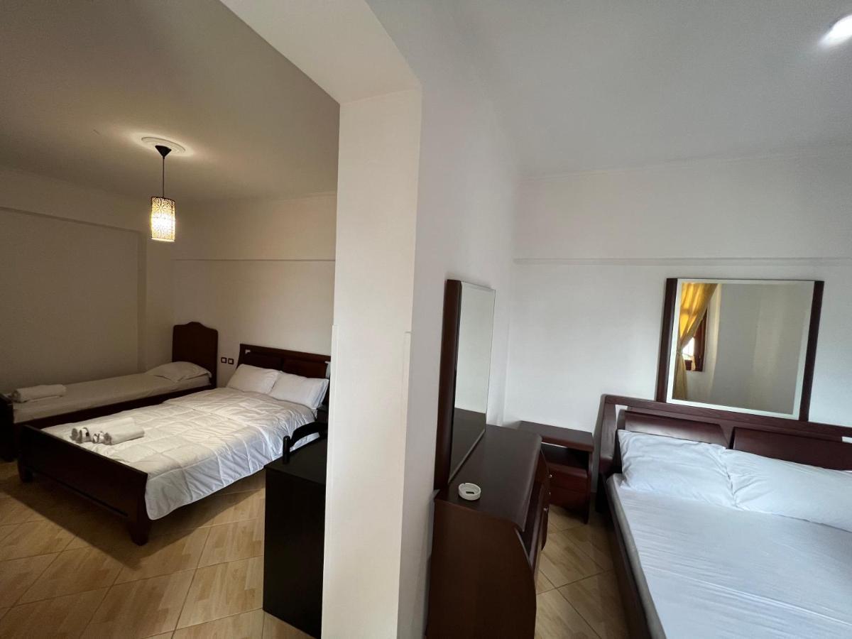 Monte Cristo Hotel With Rooftop Pool Sarande Exterior photo