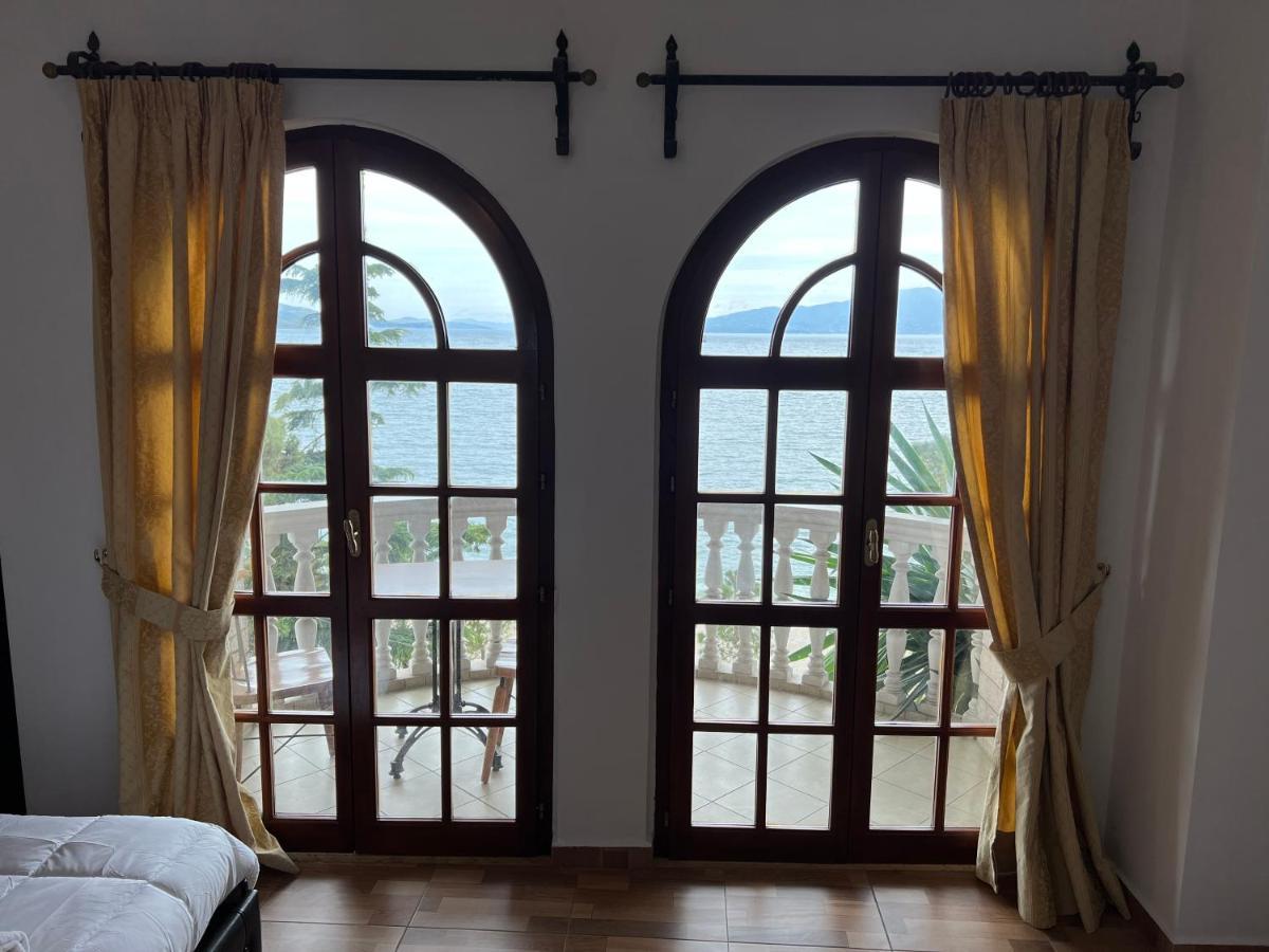 Monte Cristo Hotel With Rooftop Pool Sarande Exterior photo