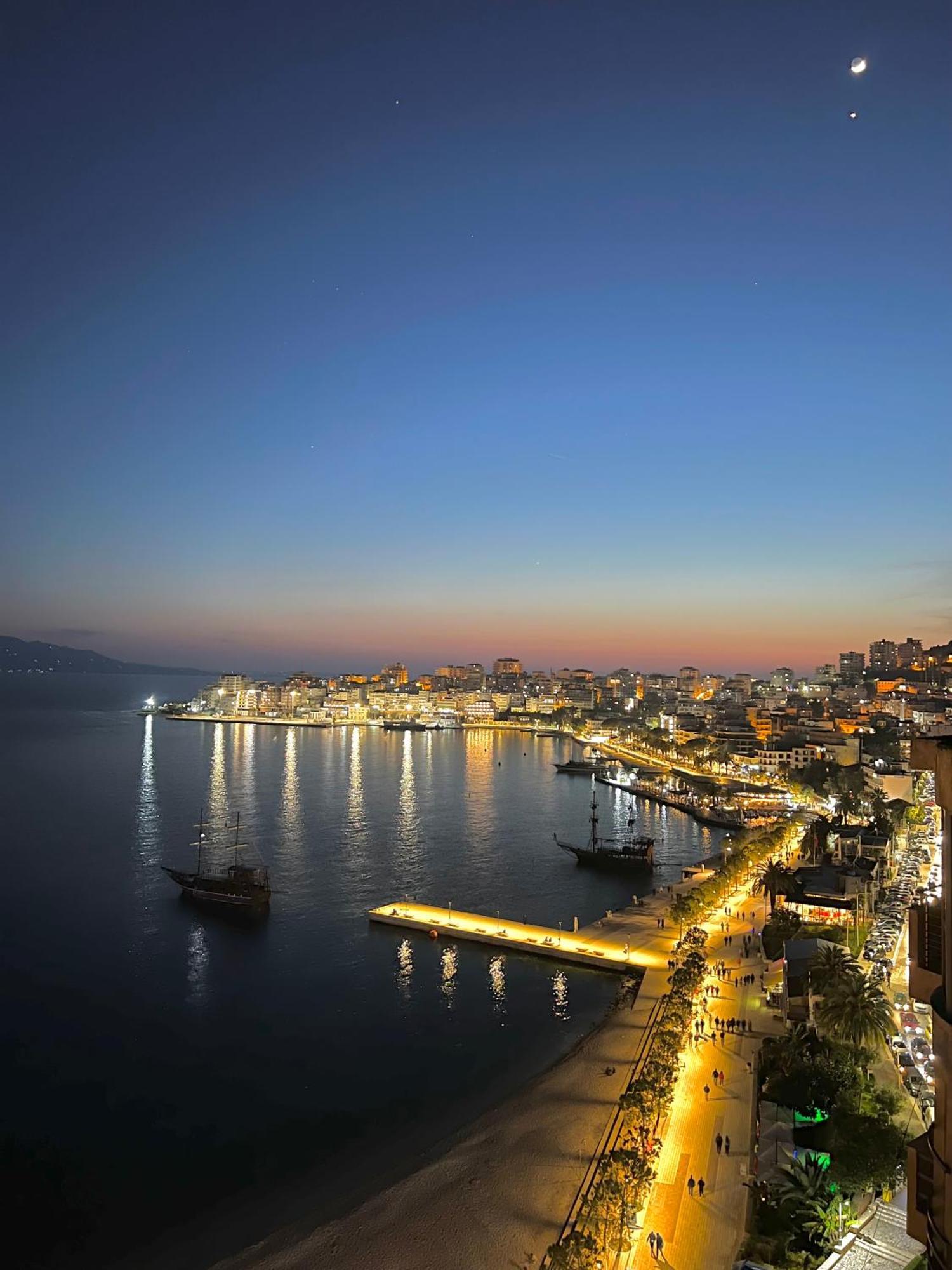 Monte Cristo Hotel With Rooftop Pool Sarande Exterior photo