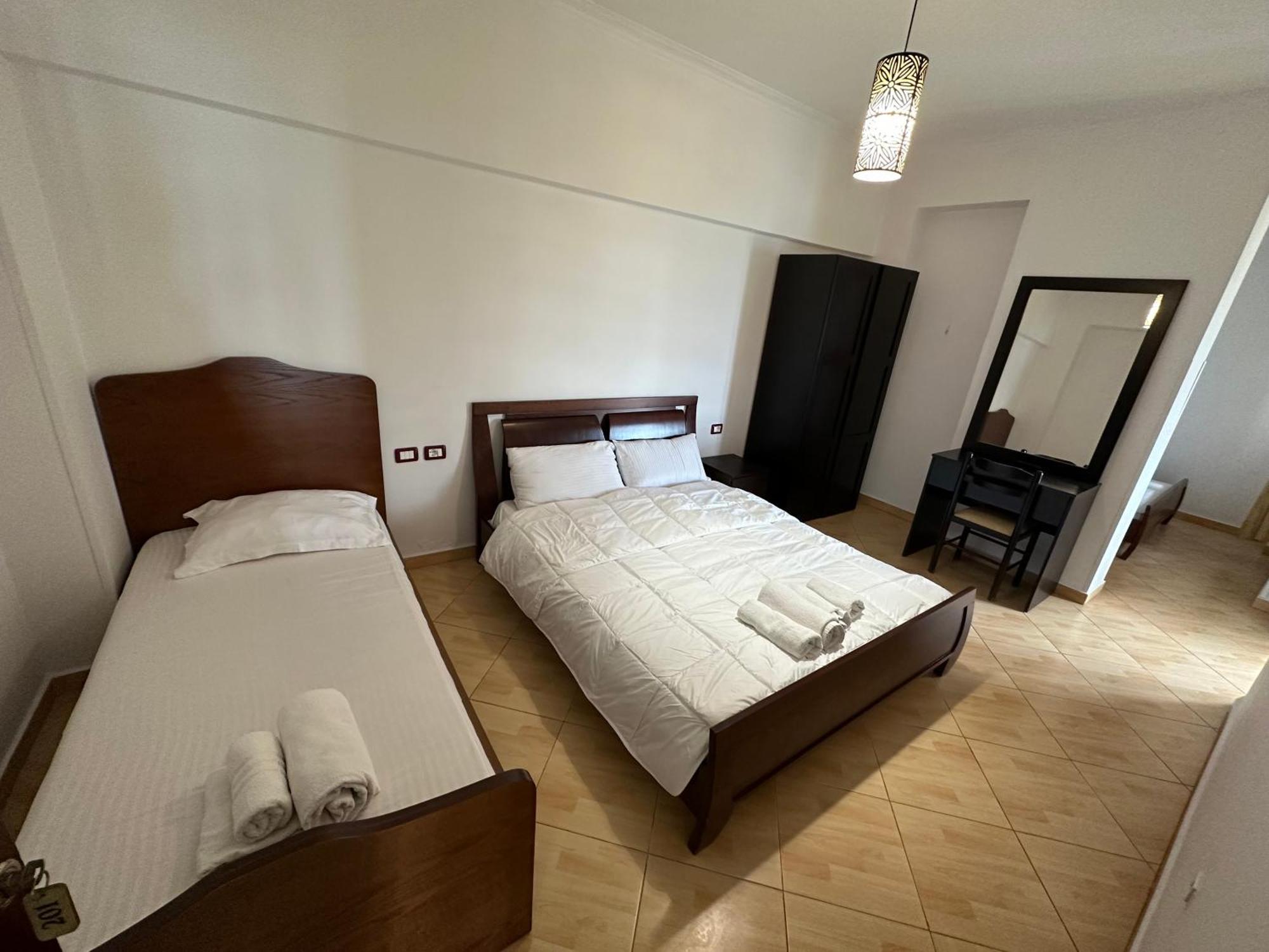 Monte Cristo Hotel With Rooftop Pool Sarande Exterior photo