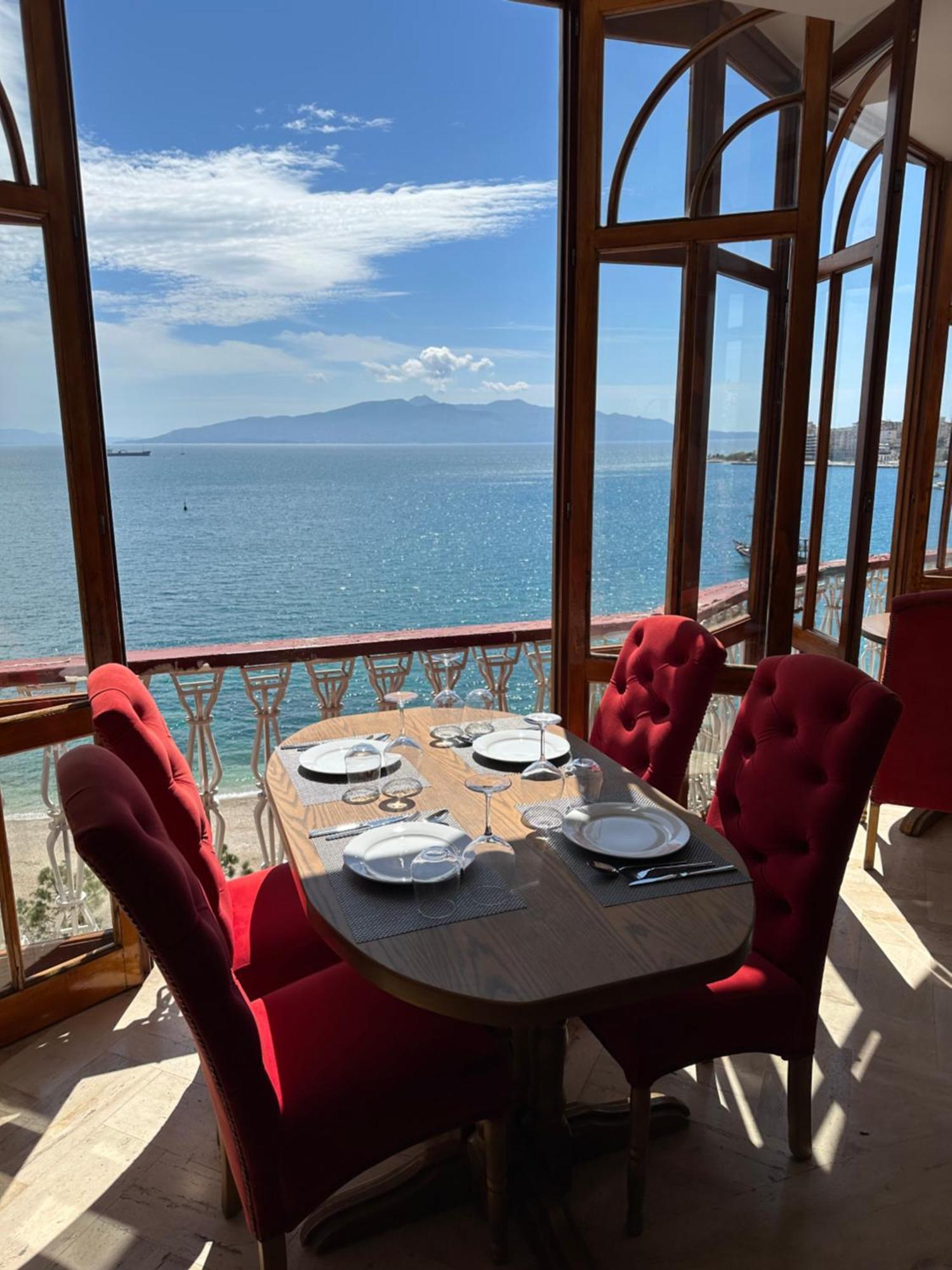 Monte Cristo Hotel With Rooftop Pool Sarande Exterior photo