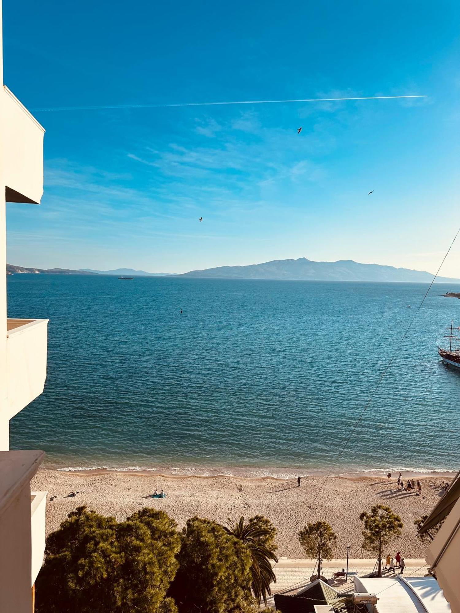 Monte Cristo Hotel With Rooftop Pool Sarande Exterior photo