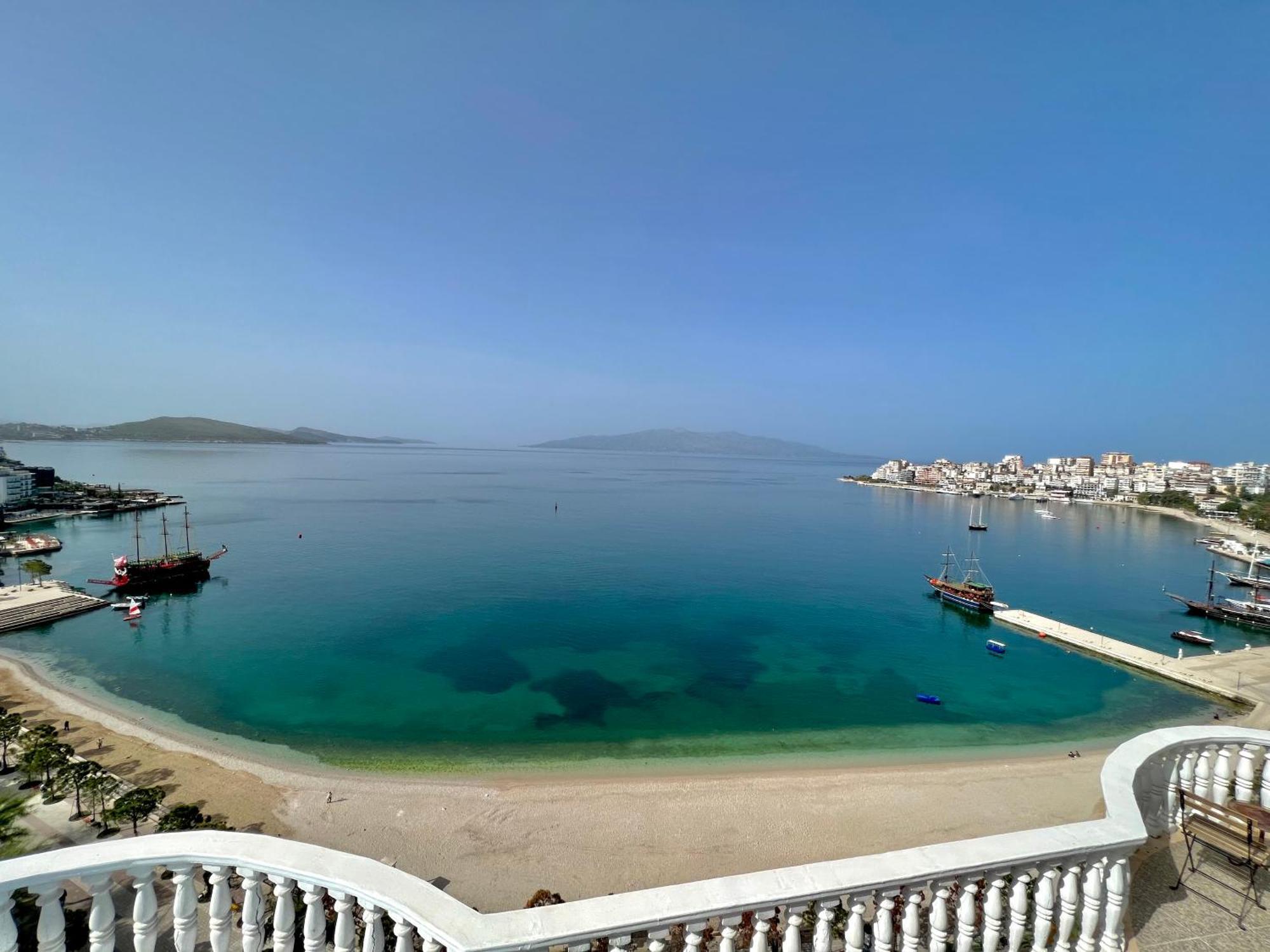 Monte Cristo Hotel With Rooftop Pool Sarande Exterior photo
